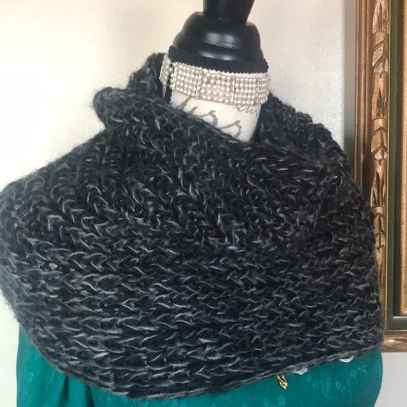 Chunky Knit Infinity Neck Scarf Black Gray Funnel - Picture 4 of 6